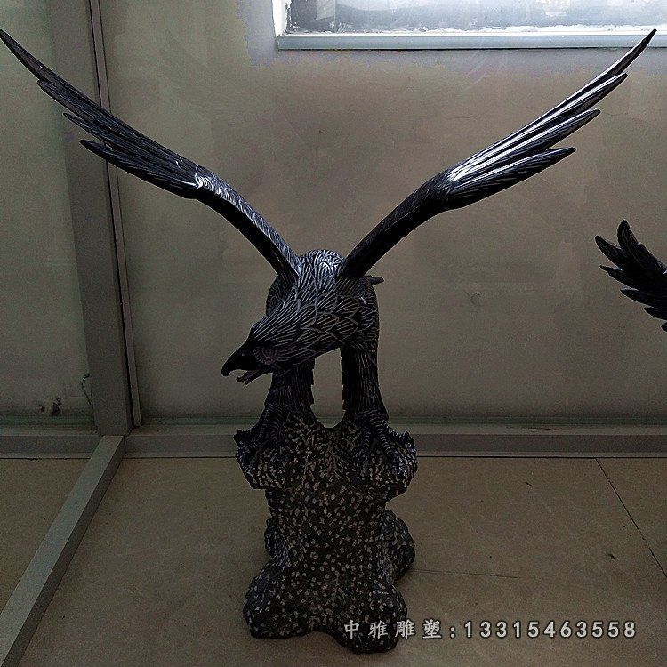 雄鹰展翅石雕，老鹰石雕