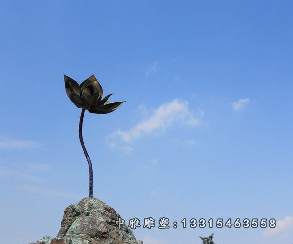 铜荷花雕塑，广场荷花雕塑