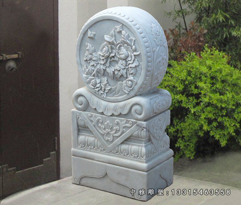 汉白玉石门墩，牡丹花浮雕抱鼓石