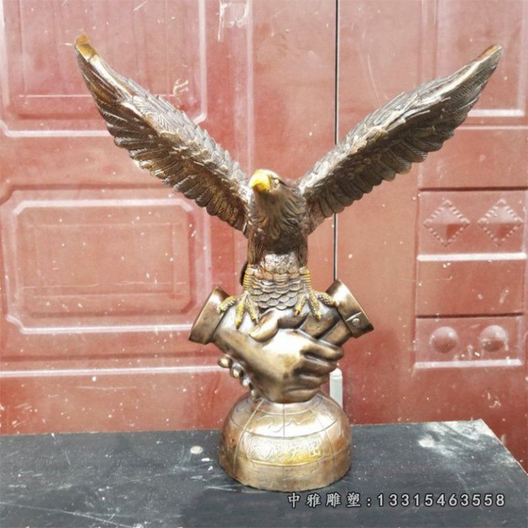 老鹰动物雕塑