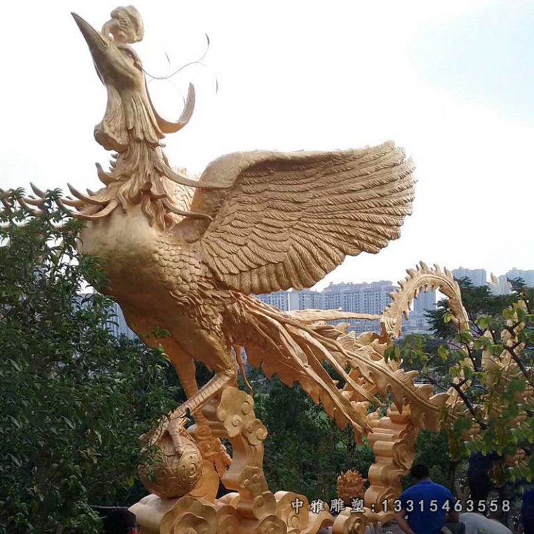 凤凰踩球铜雕