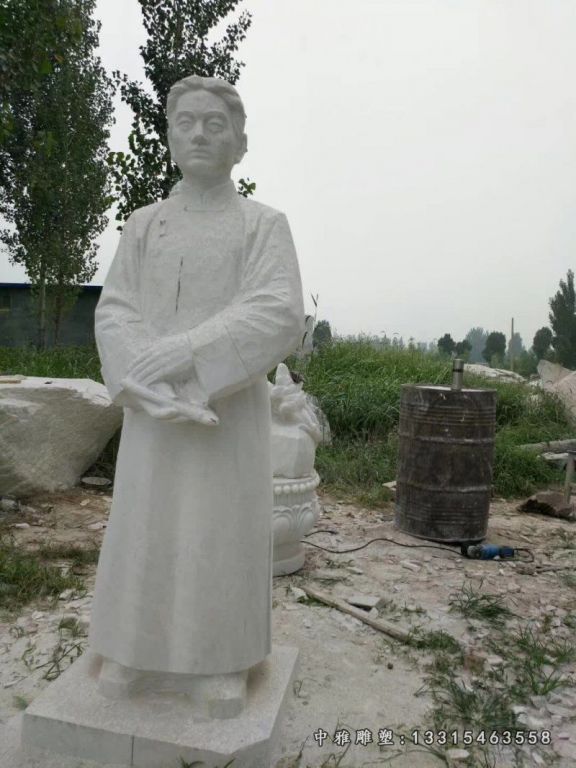近代名人画家徐悲鸿石雕