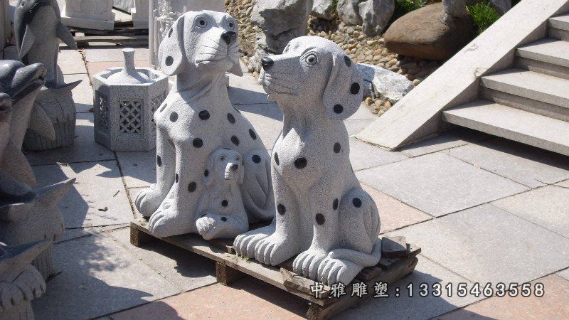 斑点狗石雕，公园动物雕塑