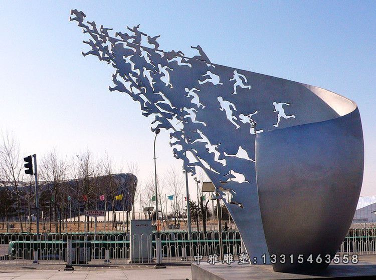 不锈钢运动镂空雕塑