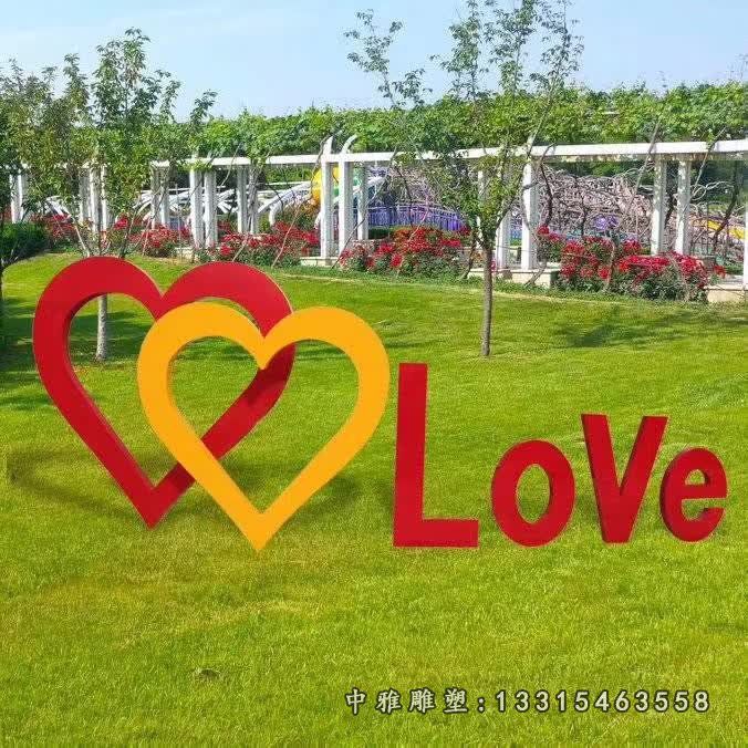 不锈钢字母love雕塑