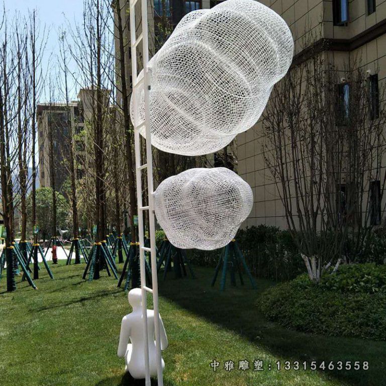 不锈钢镂空云雕塑