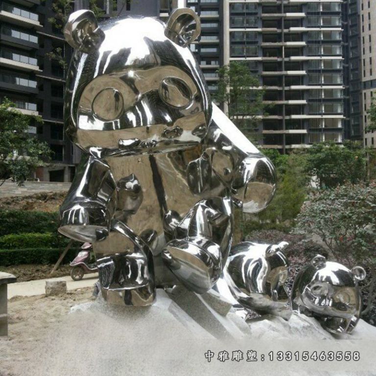 不锈钢镜面熊猫雕塑