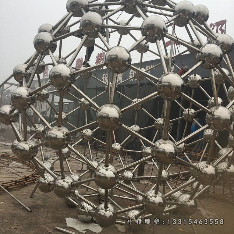 不锈钢镜面原子雕塑