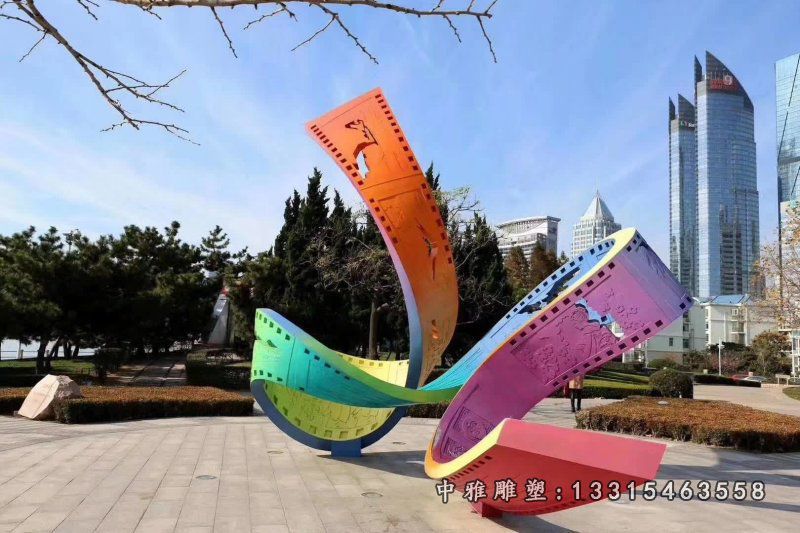 广场彩绘不锈钢胶带雕塑