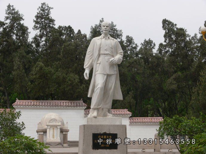 广场人物白求恩石雕