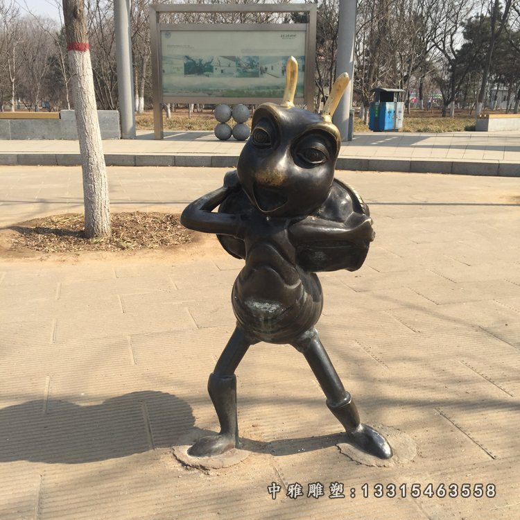 广场卡通蚂蚁搬家铜雕