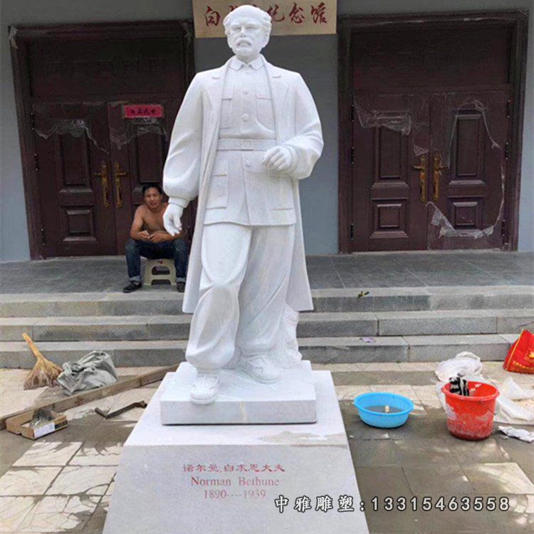 汉白玉医师白求恩雕塑