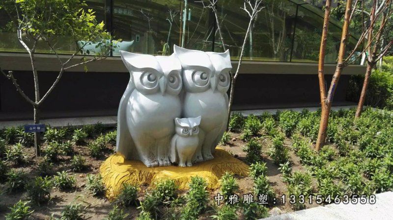 公园猫头鹰石雕